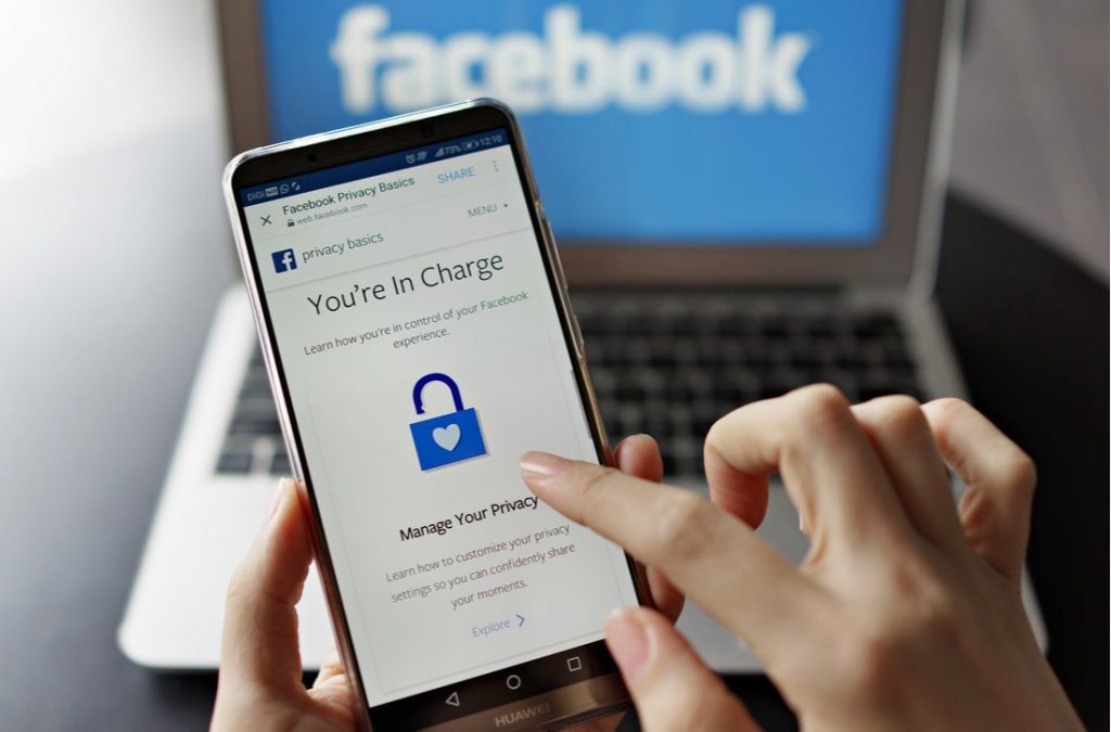 Facebook privacy settings on mobile phone