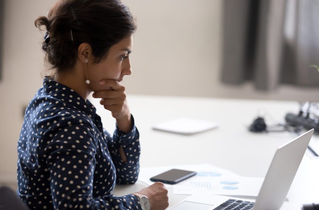 Business woman on computer